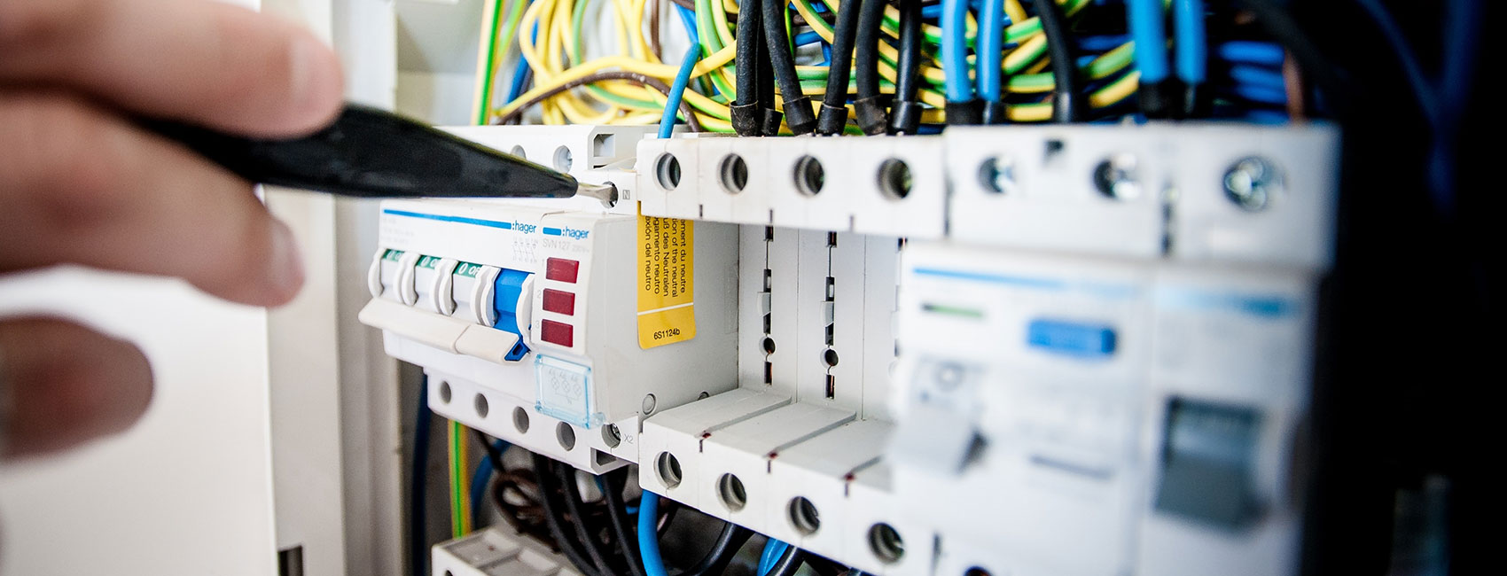 Moulded – Case Circuit Breaker ( Mccb )